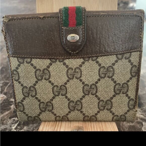 AUTHENTIC VINTAGE GUCCI SMALL BIFOLD WALLET - Picture 1 of 12